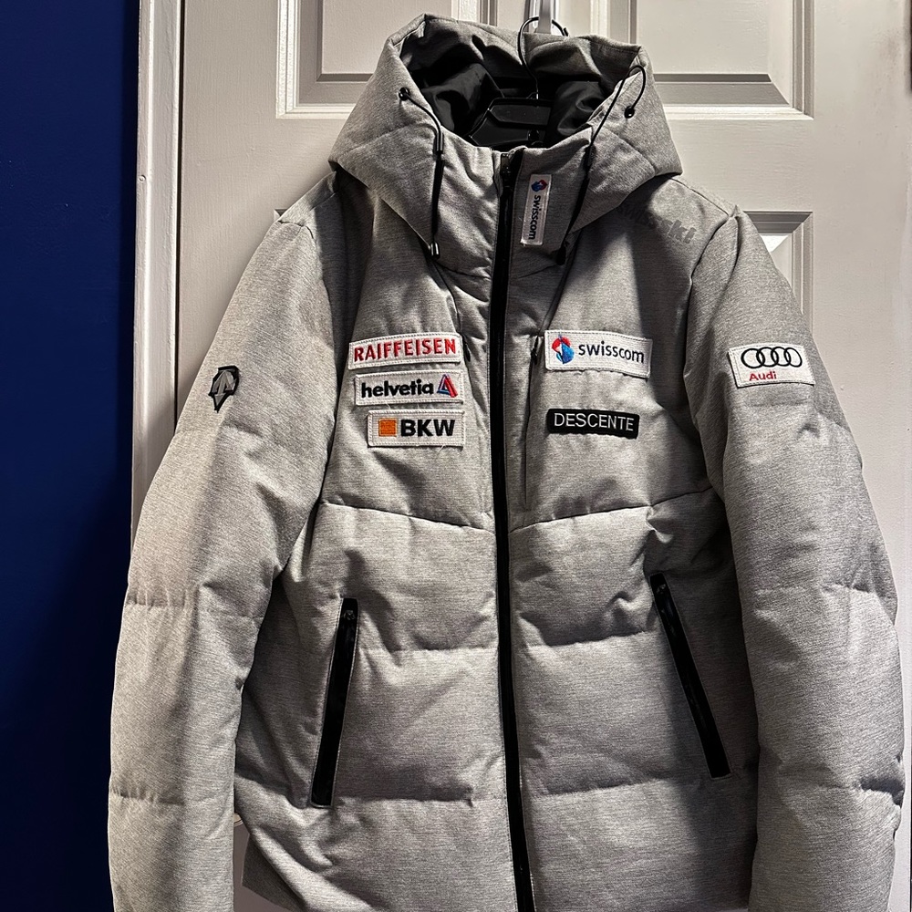 Descente Swiss Ski Team Jacket Women's XLarge or Men’s Large